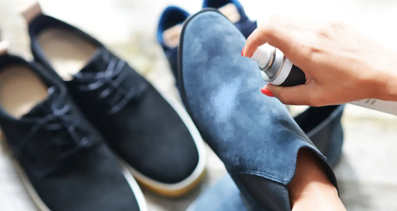 Come si fa a impermeabilizzare le scarpe per la pioggia? Lo spray fai-da-te che funziona